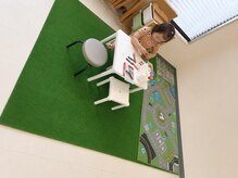 エスラウンジネイル(S LOUNGE NAIL)の雰囲気（キッズスペース♪塗り絵、絵本、ブロックなどご用意してます♪）