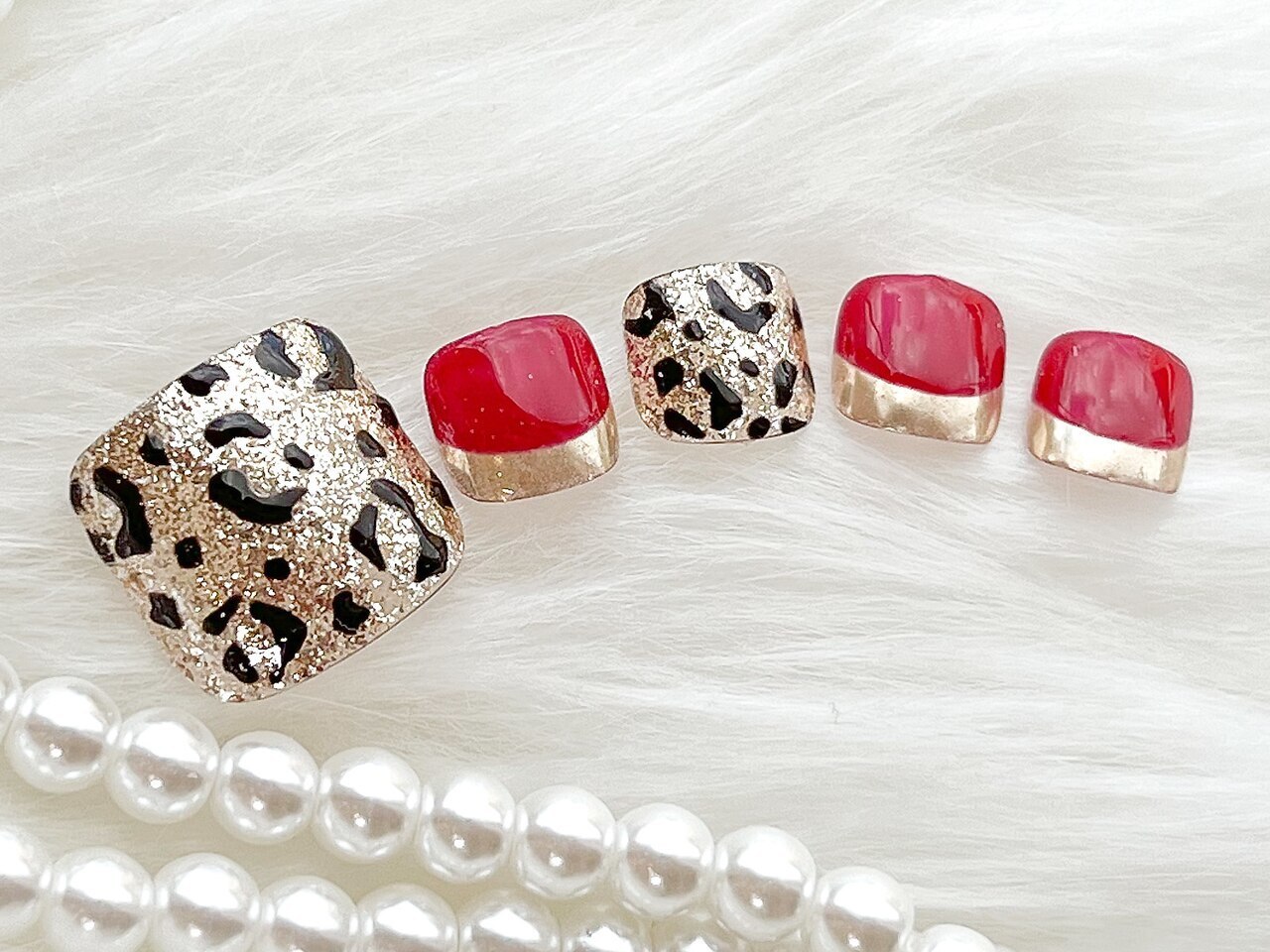 2025年-2026年冬トレンド】ミラーフレンチ フットのネイルデザイン集