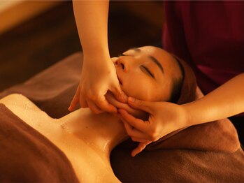 ハーツイーズの写真/オールハンド施術で一人一人の状態に合わせお悩みを改善♪ほうれい線やシミ、たるみのケアで癒しも叶える◎