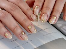 エム ネイルスタジオ(em)の雰囲気（gold flower ）