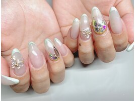 フレンチ　蝶ネイル　春ネイル