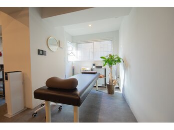 ハリートウキョウ 整体院 南青山院(HALII TOKYO)/こだわりの半個室空間【肩こり】