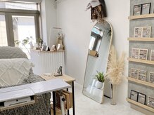 ジーニー(Genie)の雰囲気（リクライニングチェアでゆっくり過ごせます♪）