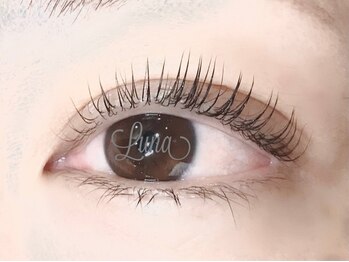 ネイルアンドまつ毛エクステ ルーナ イオンモール東久留米店の写真/《イオンモール東久留米2F》軽い付け心地と持ちの良さが魅力のフラットラッシュで理想のお目元が叶う♪