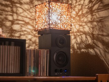 癒しのサロン/照明とスピーカー