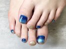 ブルー×ゴールドのフットネイル