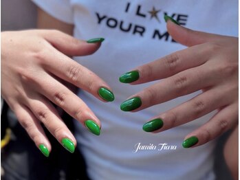 ジャミーラ ティアラ(Jamila Tiara)の写真/【パラジェル使用/シンプルネイル】爪に優しい施術◎好みや肌色に合うワンカラーを200色以上からご提案☆