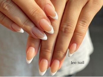 レオネイル(leo nail)の写真/デキる女子はオフィスもプライベートにも馴染むシンプルなのにさりげなくオシャレなオトナネイルで決まり*