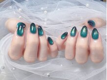 センシー ネイル スタジオ(Sensy Nail Studio)/神秘的なダークグリーン