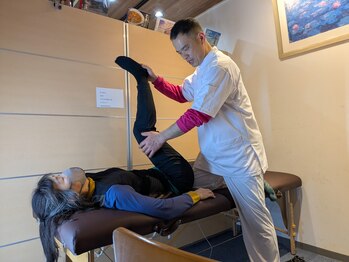 シナプス整体院 北さん/足腰への施術