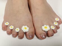 ミナネイル(mina-nail)/フットはラメグラで華やかに♪