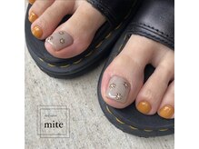 ミテ(mite)/フット親指2本アート