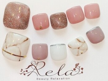 ネイルアンドアイラッシュ リラ 東三国店(Rela)の写真/ワンカラーからトレンドまで豊富なサンプル◎持込デザイン相談可！足先まで可愛く♪足湯付き