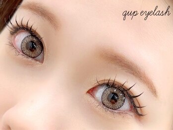 クプ アイラッシュプラス(qup)の写真/フラットラッシュ120本＋美容液コーティング★束感仕上げでトレンド感のある目元に[新宿/まつ毛/束感/韓国]