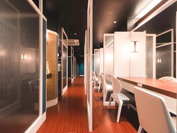 ビューティーリバース 大船店/サロン内観