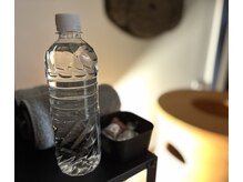 夢みるよもぎ蒸し 千歳船橋店の雰囲気（よもぎ蒸しに欠かせない常温のお水を1本無料でご用意してます♪）