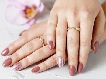 クラージュ(Courage)の写真/【大人女性の美しさを引き出すネイルサロン】シンプルの中に上品さを宿す、大人のためのネイルデザインを*