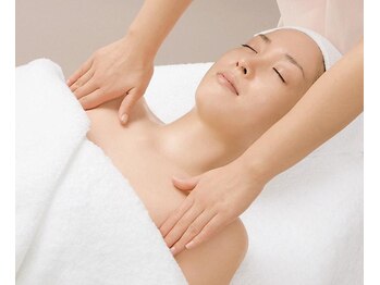 メナードフェイシャルサロン アリュール/デコルテまでしっかりケア★