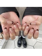 ロミー(Rommy)/ブラウンフレンチネイル