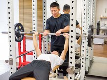 プラスジム(+gym)の雰囲気（ベンチプレス）