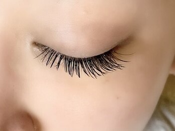 アイサロン ラ ミューズ(la muse)の写真/【圧倒的持続力！】話題の軽量×高持続力のフラットラッシュで魅力的なお目元に♪自まつ毛の負担も最小限◎