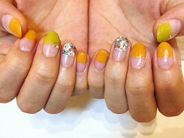小花柄ネイル。