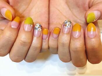 ネイルズ ララ(nails Lala)/小花柄ネイル。