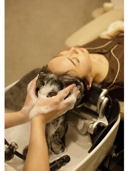 クレマ(crema)の写真/頭浸浴ヘッドスパで頭部のコリやツボを心地良い圧でほぐし、睡眠のお悩み改善！国家資格保持者の本格施術◎
