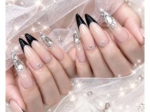 クイーン(Queen)の雰囲気（black×silver nail持ち込みデザイン￥9,880）