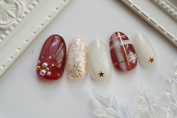 2025年-2026年冬トレンド】レッド（赤）のネイルデザイン集｜人気順