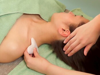 エミナル(Eminal)/デコルテ&ヘッドまで