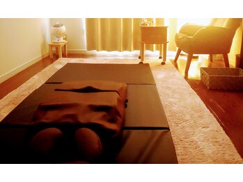 はは猫のハムストリングス/店内は明かりをダウンして施術♪