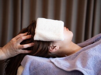 アロマ ドゥ アプロディテ(Aroma de Aphrodite)の写真/ヘッドの集中ケアで頭や目の疲れを徹底解消！睡眠の質でお悩みの方にも◎施術後は頭がスーッと軽くなる♪