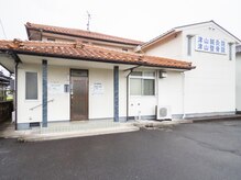 車は店舗前にお停めください（駐車場完備）