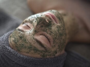 ラリール(Larire)の写真/[REVI次世代ハーブ陶肌トリートメント2ｇ¥8800]こだわり施術で肌悩みも基礎から改善!まるで美肌マジック♪