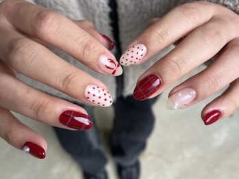 サクノネイル(SAKUNONAIL)/手書きリボンドットネイル