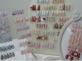 ルミーネイル 博多店(Lumee Nail)の写真/【毎月変わる定額デザイン♪】毎月変わるから飽きない☆ワンホン・韓国トレンドデザインなど豊富にご用意◎