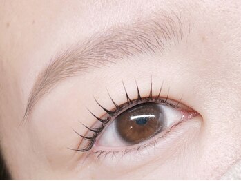 カミュージョ(Kamyujo)の写真/【似合せまつ毛パーマ¥4680】パッチリパリジェンヌ風・くるんとお人形さんまつ毛も流行りの韓国風束感も◎