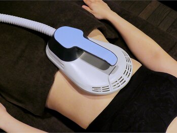 オーラコア(AURACORE)の写真/【脂肪燃焼×ボディメイク】最新電磁パルス痩身機器導入!ラジオ波同時出力で気になる箇所を徹底ケア!