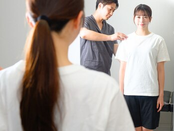 アクティブフィジオ 武蔵小杉の写真/なんとなくの施術はしない。姿勢と動きの分析で、本来の軸へ