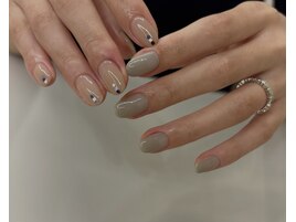 左右非対称ネイル