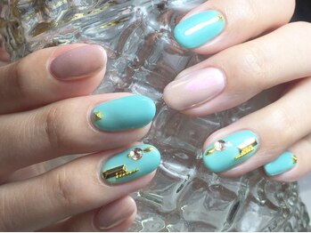 ネイル サロン コービーズ(nail salon COBES)/ゴールドスタッズネイル☆