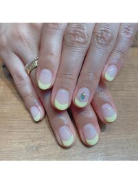 イエローフレンチネイル
