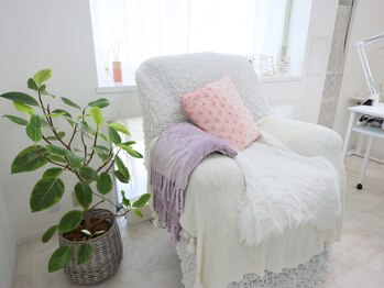 トリート(TREAT)の写真/【完全個室のおひとり様サロン】1席だけの特別な空間×丁寧なカウンセリングで,くつろぎながら理想の指先＊