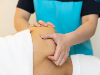 アイフィーリング 越谷レイクタウン(I feeling)の写真/【ひどい首肩こりに】もみほぐし＋ストレッチで肩甲骨の可動域を広げて姿勢改善／眼精疲労