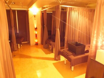 ほぐしの王様 赤坂見附店/仕切られた個室ベット