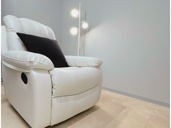 ゴリラアイブロウ 札幌大通店の写真/大通駅徒歩4分×19時まで営業♪仕事帰りに眉毛メンテナンス!プロの技で清潔感・好印象を目指す!#貸切サロン