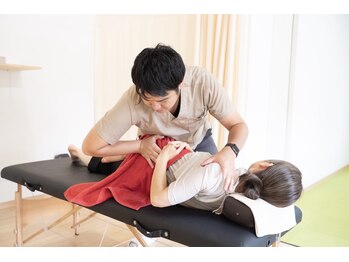松山ひがし接骨院の写真/骨盤矯正で産後の歪みを整え、軽やかな姿勢で毎日を過ごしませんか♪