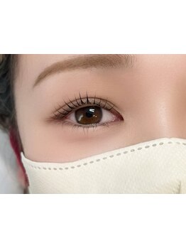 ナチュラル上品な目元にしたい