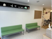 ぷらむろーど 杉田整骨院 鍼灸院/待合スペース